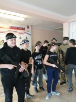 Соревнование команд по лазертагу.