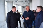 Спорткомплекс «Протон-Арена» подключили к отоплению. Завершается заливка полов в коридорах и зале.