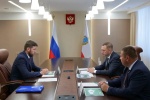Развитие агропромышленного комплекса Саратовской области стало темой встречи губернатора Романа Бусаргина и заместителя министра сельского хозяйства РФ Андрея Разина.