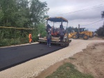 Ремонт улицы Юбилейной в Духовницком: укладка асфальтового покрытия