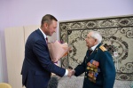 Губернатор Роман Бусаргин поздравил с Днем строителя труженика тыла, командира военно-строительного отряда Николая Сомова.  
