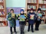 Первоклассники посетили сельскую библиотеку.
