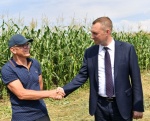 В Саратовской области собрано уже 3 млн тонн зерна. Об этом глава региона Роман Бусаргин сообщил, посещая фермерское хозяйство Петра Курякина в Духовницком районе.