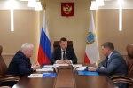 Губернатор Роман Бусаргин провел встречу с ректором Саратовского государственного медицинского университета имени В.И. Разумовского Андреем Ереминым и министром здравоохранения области Владимиром Дудаковым. 